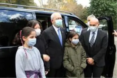 - Kılıçdaroğlu, depremin simgelerinden Ayda Gezgin ve Elif Perinçek'i ziyaret etti - Kılıçdaroğlu, depremin simgelerinden Ayda Gezgin ve Elif Perinçek'i ziyaret etti