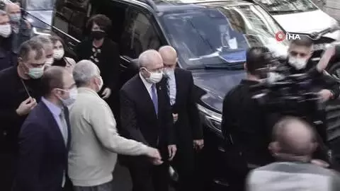 - Kılıçdaroğlu, depremin simgelerinden Ayda Gezgin ve Elif Perinçek'i ziyaret etti - Kılıçdaroğlu, depremin simgelerinden Ayda Gezgin ve Elif Perinçek'i ziyaret etti