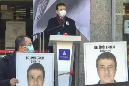 KORONAVİRÜSTEN ÖLEN İBB DOKTORU ÜMİT ERDEM İÇİN ANMA KORONAVİRÜSTEN ÖLEN İBB DOKTORU ÜMİT ERDEM İÇİN ANMA
