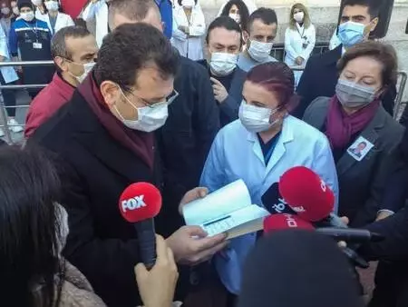KORONAVİRÜSTEN ÖLEN İBB DOKTORU ÜMİT ERDEM İÇİN ANMA KORONAVİRÜSTEN ÖLEN İBB DOKTORU ÜMİT ERDEM İÇİN ANMA