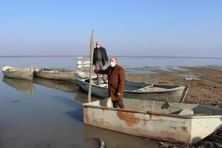2 bin vatandaşın geçim kaynağı Marmara Gölü yok oluyor! Derinlik 40 santimetreye düştü 2 bin vatandaşın geçim kaynağı Marmara Gölü yok oluyor! Derinlik 40 santimetreye düştü