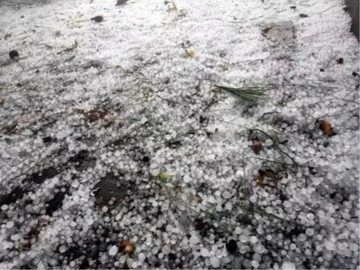 Marmaris'e fındık büyüklüğünde dolu yağdı