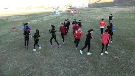 Son dakika: Sandalye ve sırıklarla parkur oluşturan milli atlete, malzeme yardımı Son dakika: Sandalye ve sırıklarla parkur oluşturan milli atlete, malzeme yardımı
