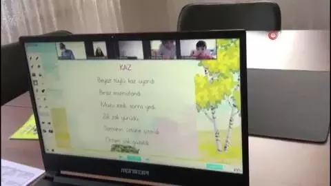 Virüs 22 yıllık öğretmenin eğitim aşkını engelleyemedi Virüs 22 yıllık öğretmenin eğitim aşkını engelleyemedi