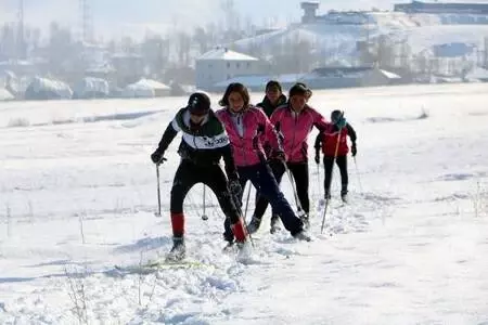 Yüksekovalı kayakçılar Türkiye Şampiyonası'na hazırlanıyor