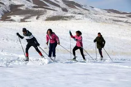 Yüksekovalı kayakçılar Türkiye Şampiyonası'na hazırlanıyor