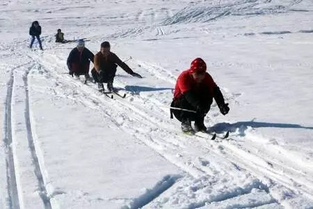 Yüksekovalı kayakçılar Türkiye Şampiyonası'na hazırlanıyor