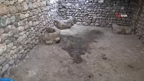 Aynı köyden 3 yılda 100 büyükbaş hayvan çalındı, ahırlar boş kaldı Aynı köyden 3 yılda 100 büyükbaş hayvan çalındı, ahırlar boş kaldı