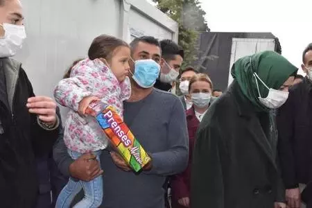 Süleyman Soylu, İzmir'de konteyner kenti ziyaret etti Süleyman Soylu, İzmir'de konteyner kenti ziyaret etti
