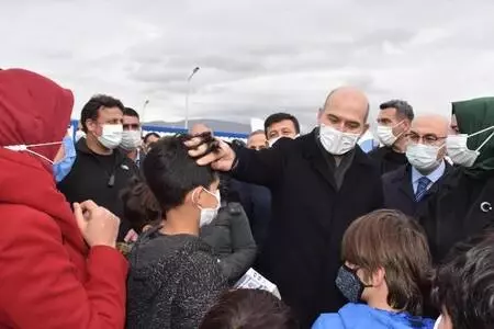 Süleyman Soylu, İzmir'de konteyner kenti ziyaret etti Süleyman Soylu, İzmir'de konteyner kenti ziyaret etti