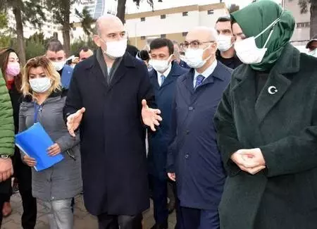 Süleyman Soylu, İzmir'de konteyner kenti ziyaret etti Süleyman Soylu, İzmir'de konteyner kenti ziyaret etti