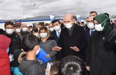 Süleyman Soylu, İzmir'de konteyner kenti ziyaret etti Süleyman Soylu, İzmir'de konteyner kenti ziyaret etti