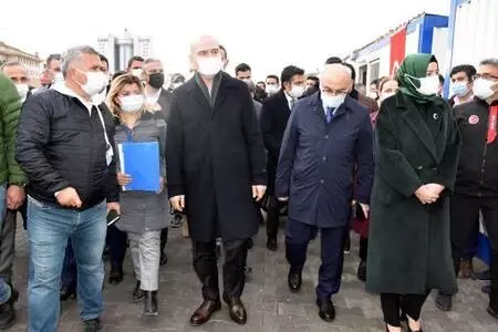 Süleyman Soylu, İzmir'de konteyner kenti ziyaret etti Süleyman Soylu, İzmir'de konteyner kenti ziyaret etti