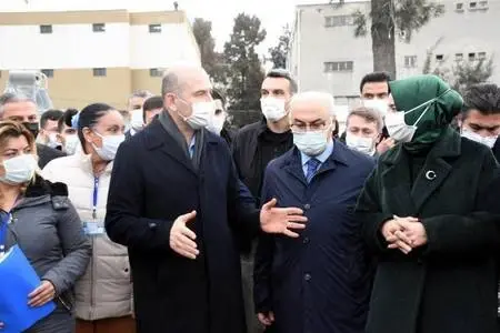 Süleyman Soylu, İzmir'de konteyner kenti ziyaret etti Süleyman Soylu, İzmir'de konteyner kenti ziyaret etti