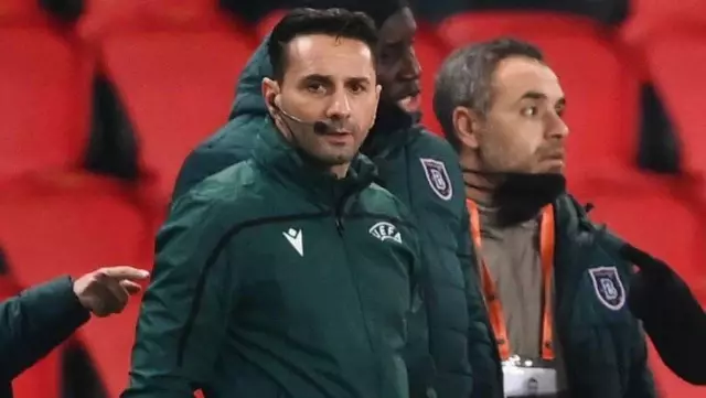 Başakşehir ile PSG maçında 4. hakemin 'ırkçı ifadeler kullandığı' gerekçesiyle takımlar sahadan ayrıldı Başakşehir ile PSG maçında 4. hakemin 'ırkçı ifadeler kullandığı' gerekçesiyle takımlar sahadan ayrıldı