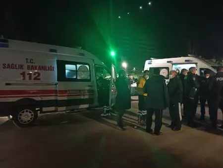 Başkent'te apartmanın 12'nci katında çıkan yangın korkuttu: 2 yaralı Başkent'te apartmanın 12'nci katında çıkan yangın korkuttu: 2 yaralı
