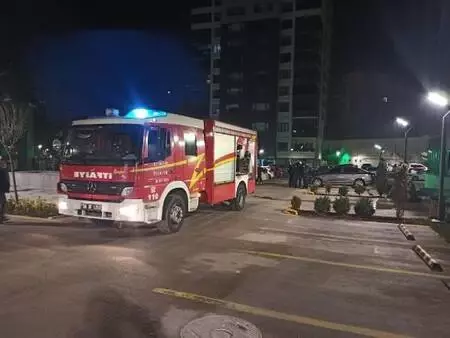 Başkent'te apartmanın 12'nci katında çıkan yangın korkuttu: 2 yaralı Başkent'te apartmanın 12'nci katında çıkan yangın korkuttu: 2 yaralı