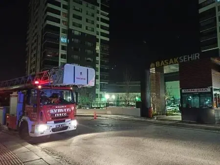 Başkent'te apartmanın 12'nci katında çıkan yangın korkuttu: 2 yaralı Başkent'te apartmanın 12'nci katında çıkan yangın korkuttu: 2 yaralı