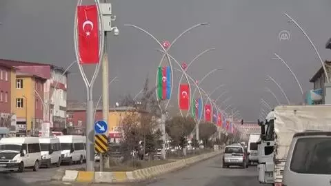 Çaldıran'da bir cadde ve sokağa 'Azerbaycan' ve 'Karabağ' isimleri verildi Çaldıran'da bir cadde ve sokağa 'Azerbaycan' ve 'Karabağ' isimleri verildi