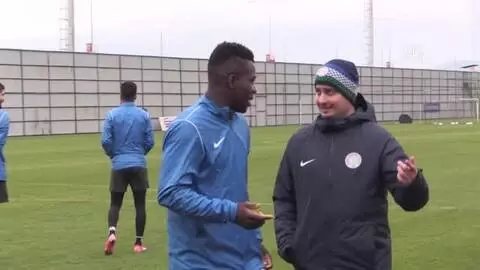 Çaykur Rizespor teknik ekibi ve futbolcularından ırkçılığa tepki Çaykur Rizespor teknik ekibi ve futbolcularından ırkçılığa tepki