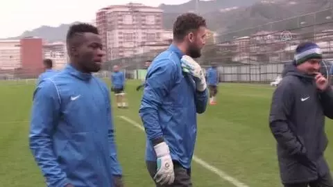 Çaykur Rizespor teknik ekibi ve futbolcularından ırkçılığa tepki Çaykur Rizespor teknik ekibi ve futbolcularından ırkçılığa tepki