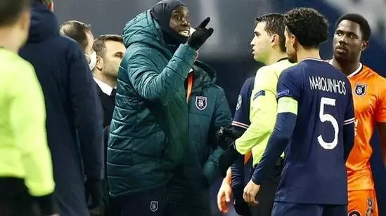 Demba Ba'dan ırkçılık yapan hakeme ders gibi sözler! Herkes bu tepkiyi konuşuyor Demba Ba'dan ırkçılık yapan hakeme ders gibi sözler! Herkes bu tepkiyi konuşuyor