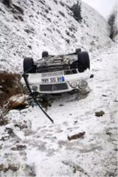 Gümüşhane'de otomobil takla attı: 4 yaralı Gümüşhane'de otomobil takla attı: 4 yaralı