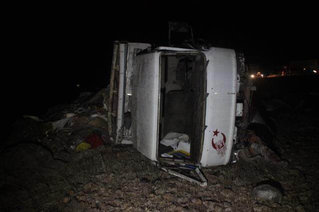 Hurda taşıyan kamyon ile otomobil çarpıştı: 2 ölü, 4 yaralı