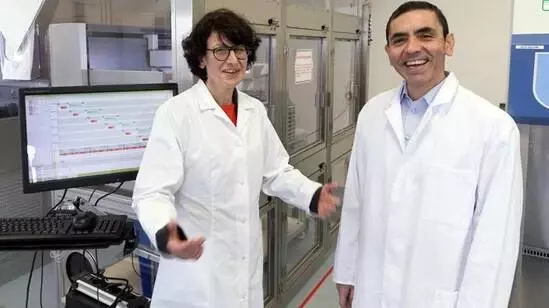 İngiltere İlaç Düzenleme Kurumu: Alerji geçmişi olanlar Pfizer'ın koronavirüs aşısını yaptırmamalı İngiltere İlaç Düzenleme Kurumu: Alerji geçmişi olanlar Pfizer'ın koronavirüs aşısını yaptırmamalı