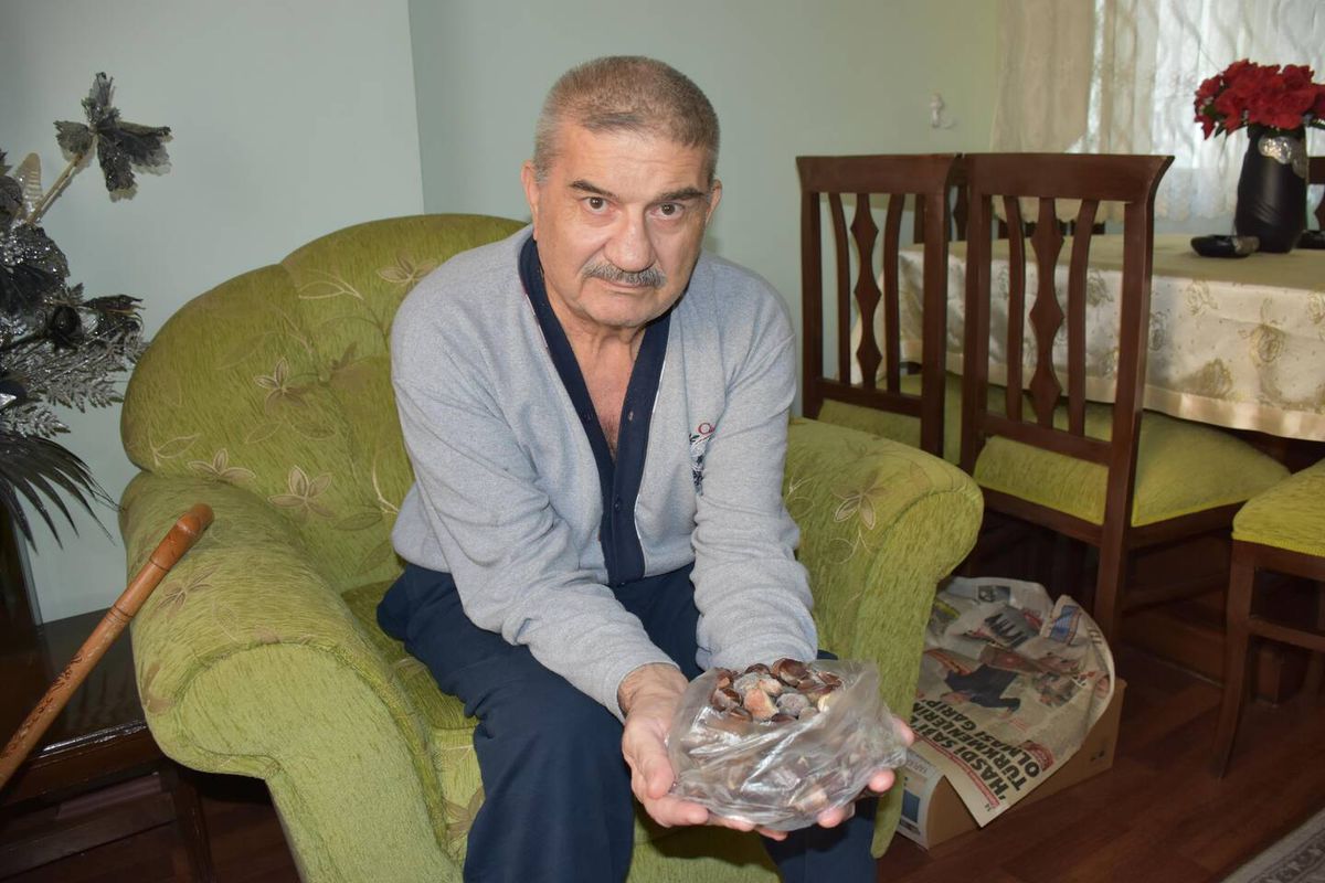 İnternetten siparişini verdiği ceviz yerine çürümüş kestane ve çakıl taşı geldi