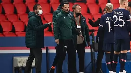 Irkçı hakemin savunması pes dedirtti: Webo'ya hakaret etmedim, negru siyah adam demek Irkçı hakemin savunması pes dedirtti: Webo'ya hakaret etmedim, negru siyah adam demek