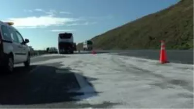 Kuzey Marmara Otoyolunda feci kaza: Tır ile otobüs çarpıştı, 3 kişi yaralandı Kuzey Marmara Otoyolunda feci kaza: Tır ile otobüs çarpıştı, 3 kişi yaralandı