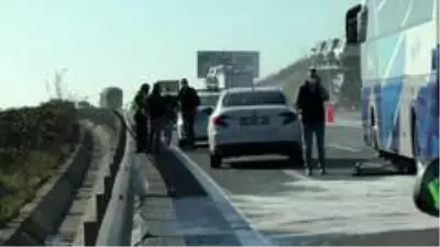 Kuzey Marmara Otoyolunda feci kaza: Tır ile otobüs çarpıştı, 3 kişi yaralandı Kuzey Marmara Otoyolunda feci kaza: Tır ile otobüs çarpıştı, 3 kişi yaralandı