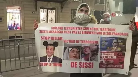 - Mısır Cumhurbaşkanı Sisi Paris'te protesto edildi - Mısır Cumhurbaşkanı Sisi Paris'te protesto edildi