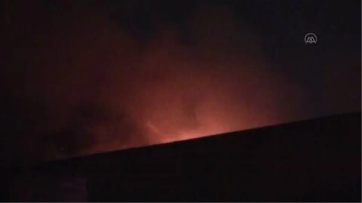 Sanayi sitesinde çıkan yangında 3 dükkanda hasar oluştu