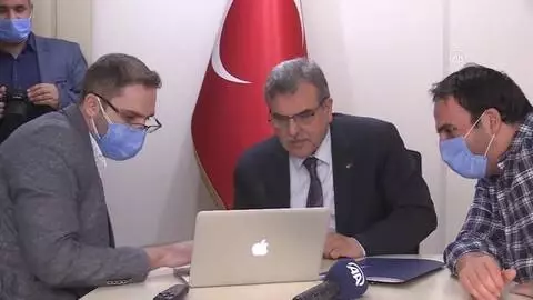 ŞANLIURFA - Şanlıurfa Belediye Başkanı Beyazgül AA'nın 'Yılın Fotoğrafları' oylamasına katıldı ŞANLIURFA - Şanlıurfa Belediye Başkanı Beyazgül AA'nın 'Yılın Fotoğrafları' oylamasına katıldı