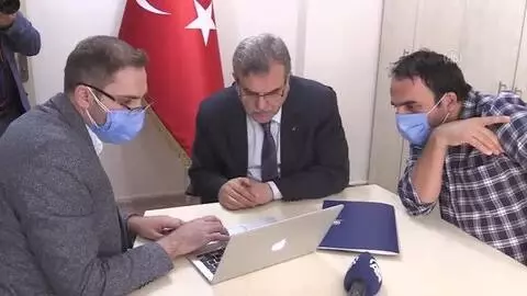 ŞANLIURFA - Şanlıurfa Belediye Başkanı Beyazgül AA'nın 'Yılın Fotoğrafları' oylamasına katıldı ŞANLIURFA - Şanlıurfa Belediye Başkanı Beyazgül AA'nın 'Yılın Fotoğrafları' oylamasına katıldı