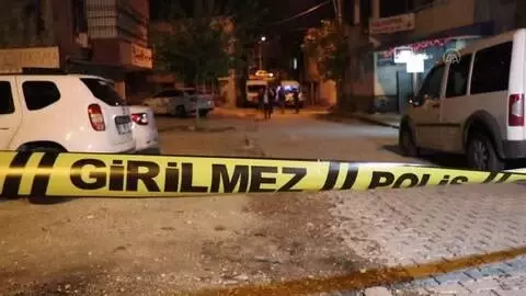 Silahlı ve bıçaklı kavgada yaralanan kişi öldü Silahlı ve bıçaklı kavgada yaralanan kişi öldü