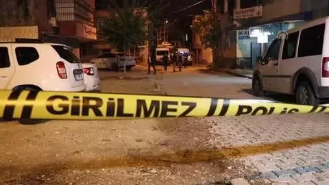 Silahlı ve bıçaklı kavgada yaralanan kişi öldü Silahlı ve bıçaklı kavgada yaralanan kişi öldü