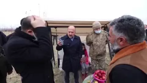 Soylu, Ağrı Dağı eteğinde yaşayan köydeki vatandaşlarla telefonda sohbet etti Soylu, Ağrı Dağı eteğinde yaşayan köydeki vatandaşlarla telefonda sohbet etti