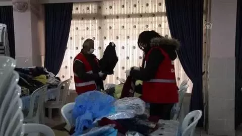 Türk Kızılay Çubuk Şubesi'nden kışlık kıyafet yardımı