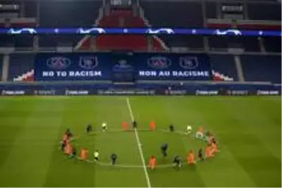Medipol Başakşehir, deplasmanda Fransız ekibi Paris Saint Germain'e 5-1 mağlup oldu Medipol Başakşehir, deplasmanda Fransız ekibi Paris Saint Germain'e 5-1 mağlup oldu