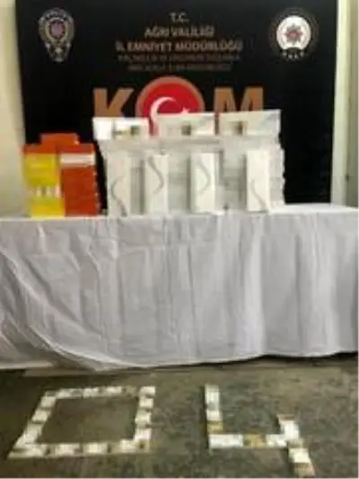 Ağrı'da yaklaşık 30 bin paket kaçak sigara ele geçirildi Ağrı'da yaklaşık 30 bin paket kaçak sigara ele geçirildi