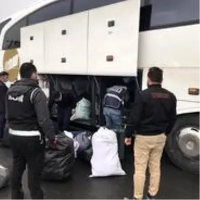 Ağrı'da yaklaşık 30 bin paket kaçak sigara ele geçirildi Ağrı'da yaklaşık 30 bin paket kaçak sigara ele geçirildi