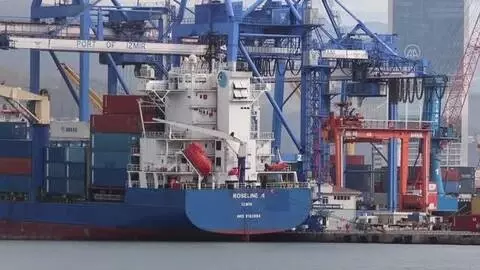 Akdeniz'de hukuk dışı arama yapılan Türk gemisi, İzmir Limanı'na geldi Akdeniz'de hukuk dışı arama yapılan Türk gemisi, İzmir Limanı'na geldi