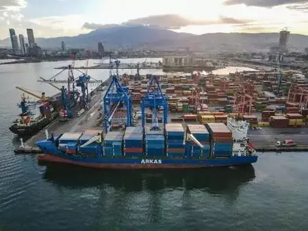 Doğu Akdeniz'de hukuk dışı arama yapılan Roseline A gemisi İzmir Limanı'na yanaştı Doğu Akdeniz'de hukuk dışı arama yapılan Roseline A gemisi İzmir Limanı'na yanaştı