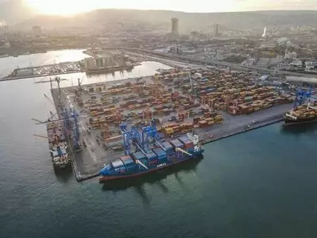 Doğu Akdeniz'de hukuk dışı arama yapılan Roseline A gemisi İzmir Limanı'na yanaştı Doğu Akdeniz'de hukuk dışı arama yapılan Roseline A gemisi İzmir Limanı'na yanaştı