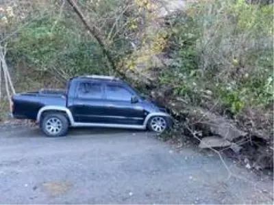 Artvin'in Hopa ilçesindeki heyelan korkuttu Artvin'in Hopa ilçesindeki heyelan korkuttu