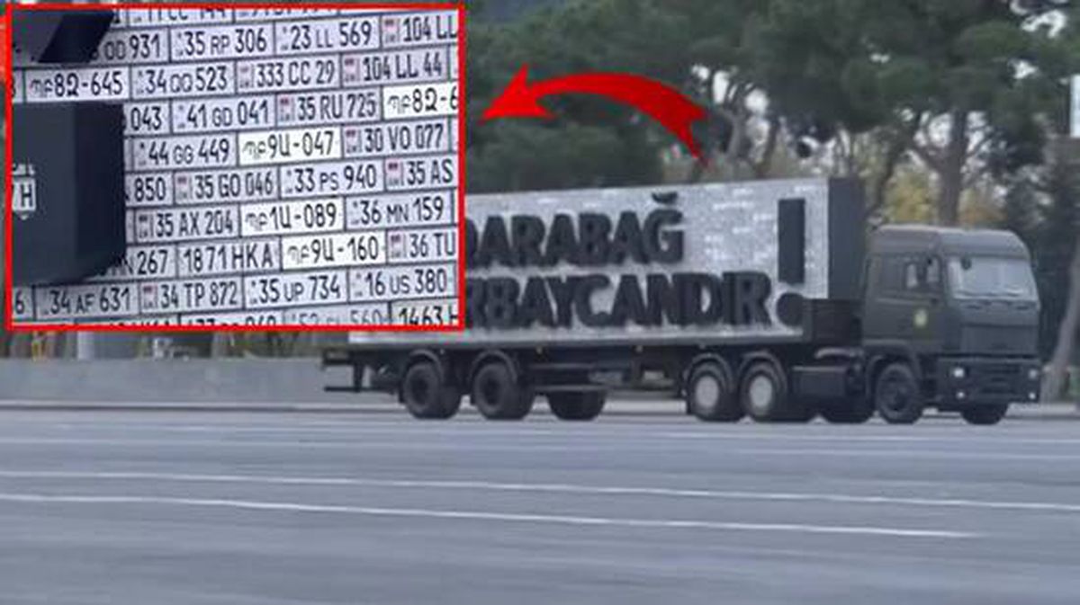 Azerbaycan'ın zafer kutlamalarında dikkat çeken afiş! Ermeni tank ve araçlarının plakaları yer aldı