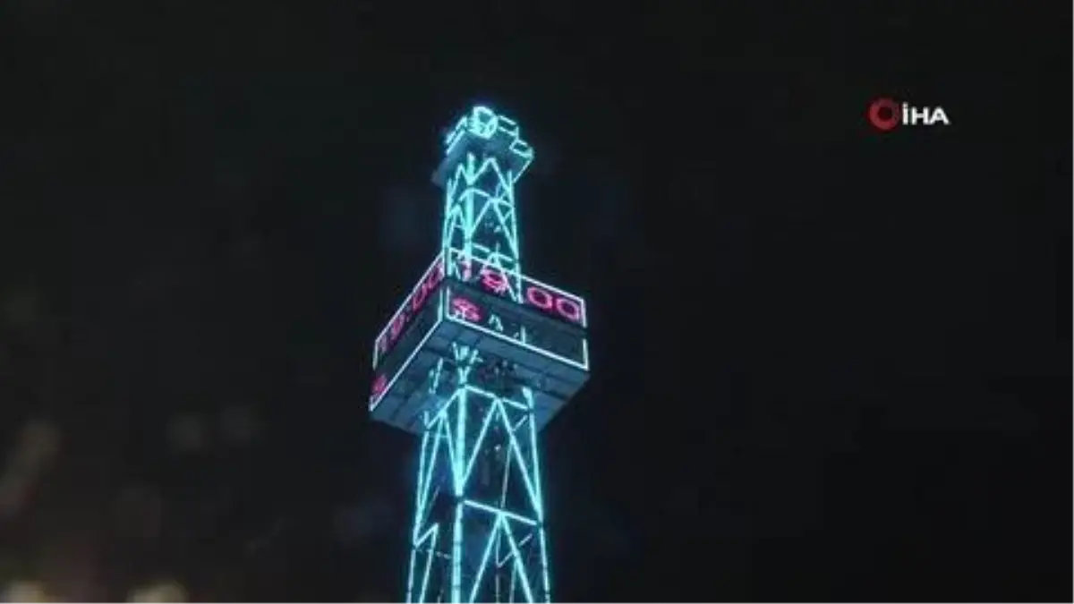 Azerbaycan topraklarının işgalden kurtarılması havai fişek gösterisi ile kutlandı